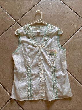 Anthropologie  Sleeveless Button Front Top with Mint Trim